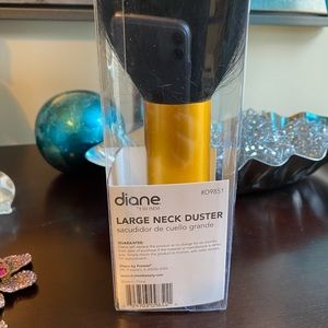 Diane Fromm large neck duster D9851 Salon Quality.